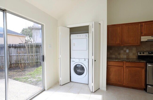 Building Photo - 10707 Williston Dr