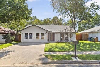 Building Photo - 10101 Woodhaven Dr