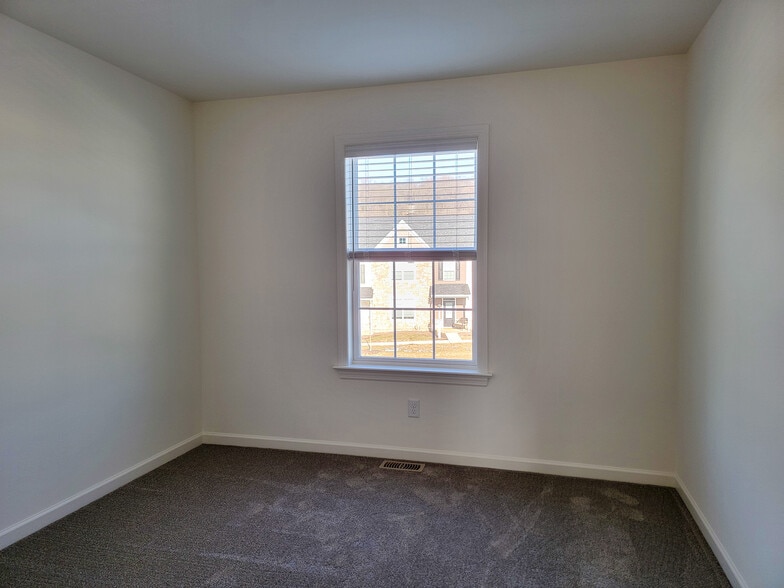 Building Photo - 2459 Spring Water Cir