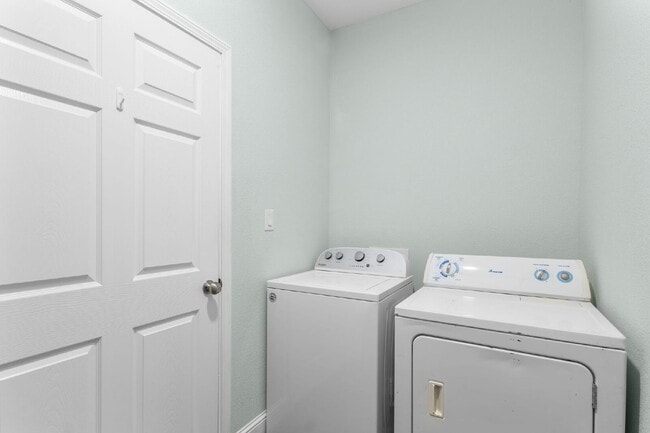 Building Photo - Fully Furnished 2-Bedroom, 2-Bathroom Duplex in Waco