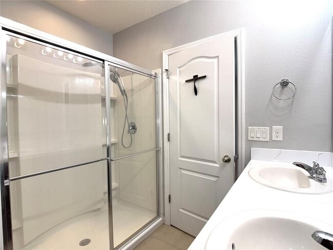 Building Photo - 447 Arbor Lakes Dr