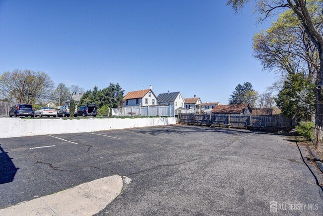 Building Photo - 167 N Main St