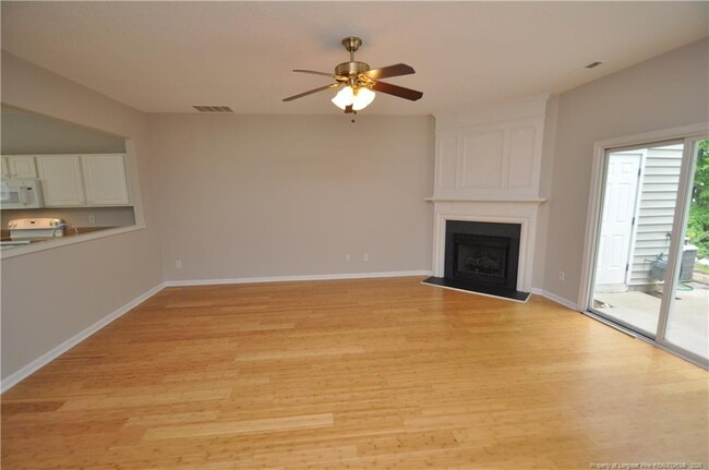 Building Photo - 404 Canyon Lake Cir