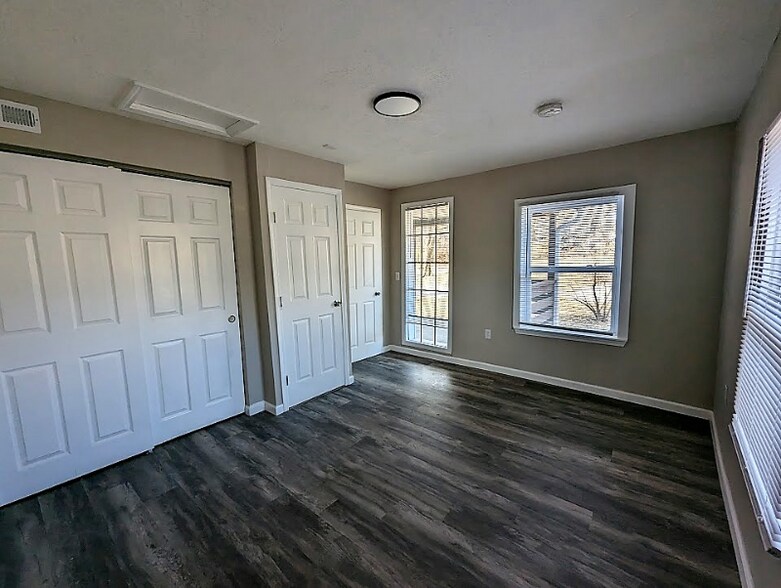 Building Photo - 567 Grover St