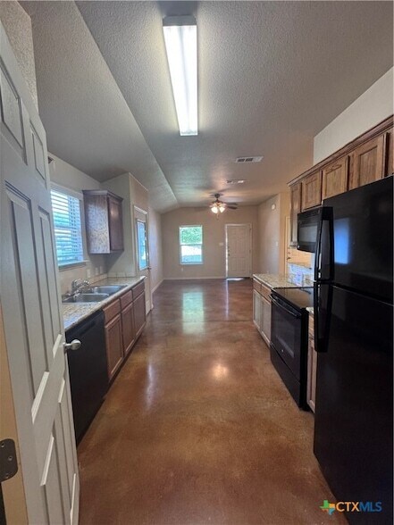 Building Photo - 1523 Aztec Trce