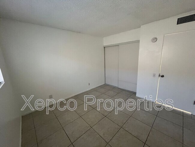 Building Photo - 556 E Chuckwalla Rd