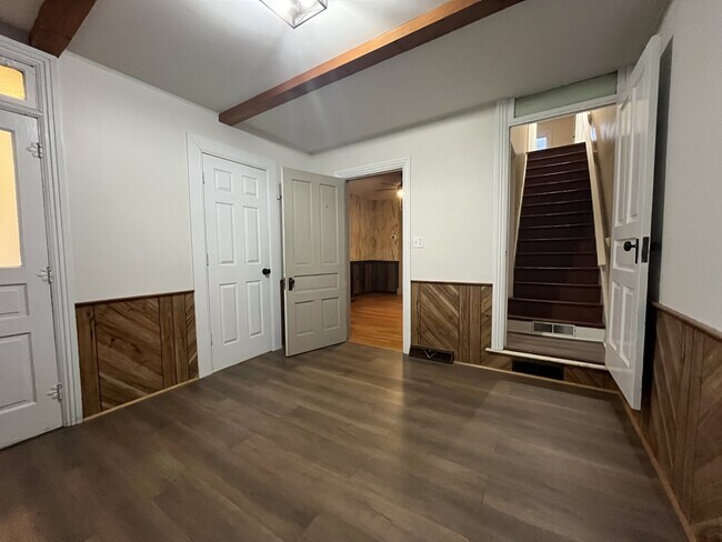 Building Photo - 314 Main St