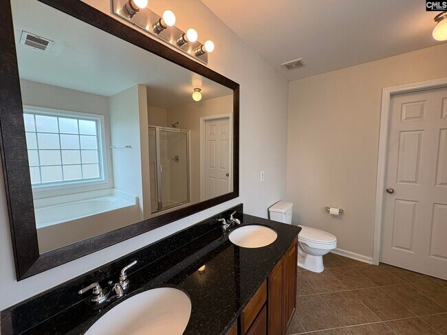 Building Photo - 137 Rossmore Dr