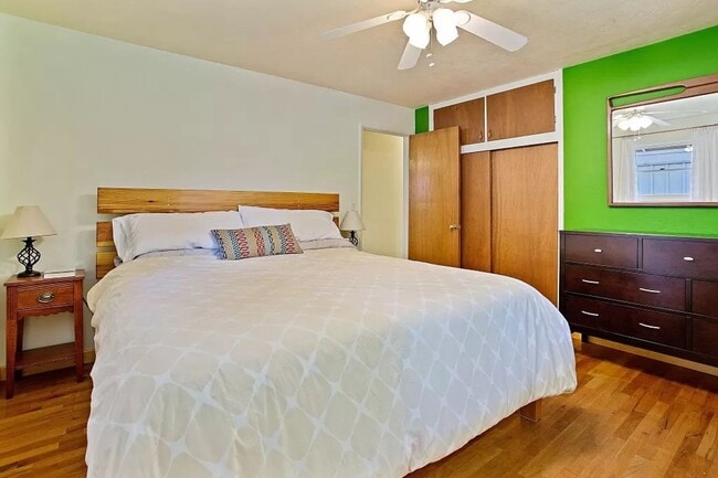 Building Photo - East Medford Ranch Home on large lot!  | Available Mid-July
