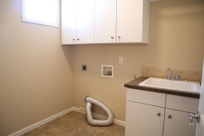 Building Photo - 902 NW 96th Cir