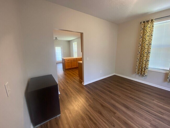 Building Photo - 3 bedroom 2.5 bath house in Cherokee