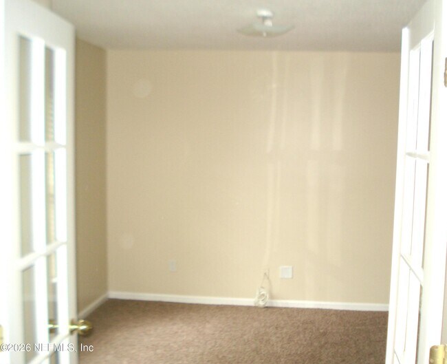 Building Photo - 684 Sid Dr
