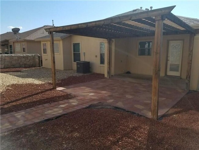 Building Photo - Near Ft. Bliss!