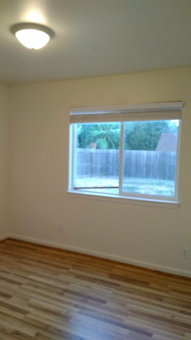 Building Photo - 2146 Blossom Ave