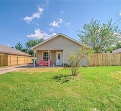Building Photo - 700 Dudperkins St
