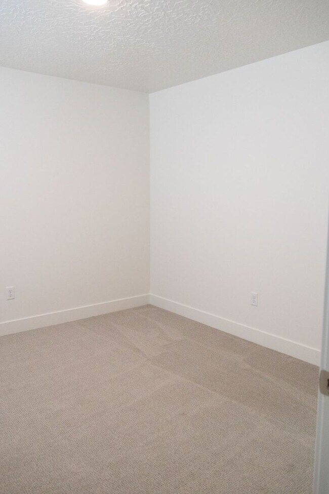 Building Photo - Spacious 4-Bed Home in Sage Canyon