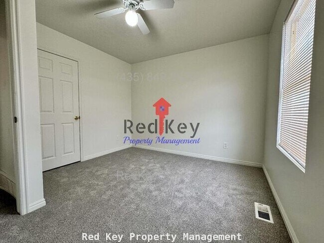 Building Photo - 410 W Single Family Home