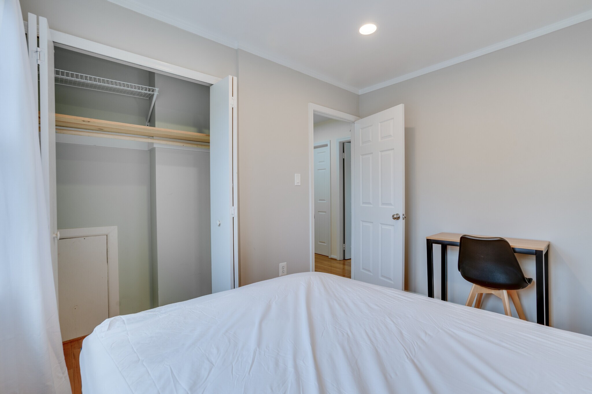 Room 3 - 13809 Newport Ln