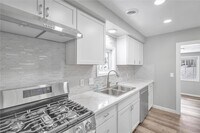 Building Photo - Renovated 2 Bedroom  Ranch for Rent in Aurora