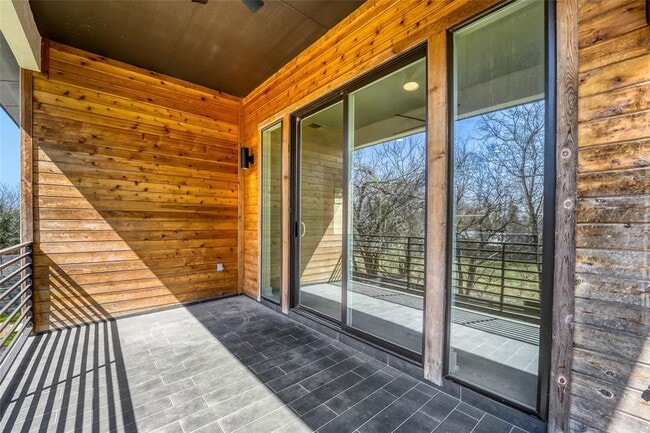 Building Photo - 5002 Pecan Springs Rd