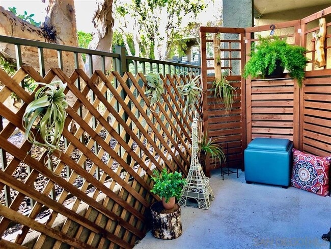 Building Photo - 7545 Charmant Dr