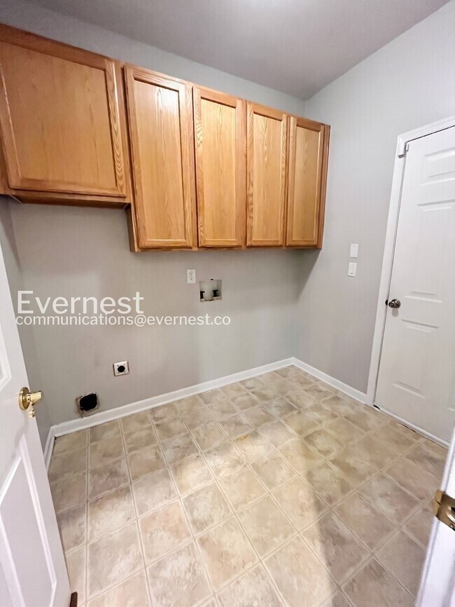 Building Photo - 743 Rolling Fork Dr