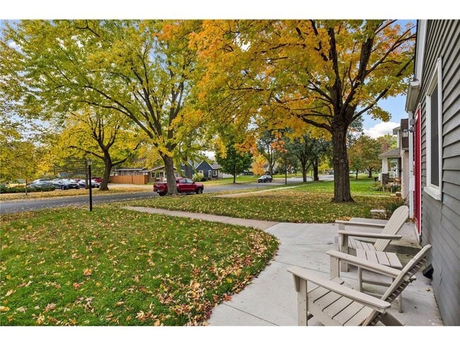 Building Photo - 3040 Hampshire Ave S