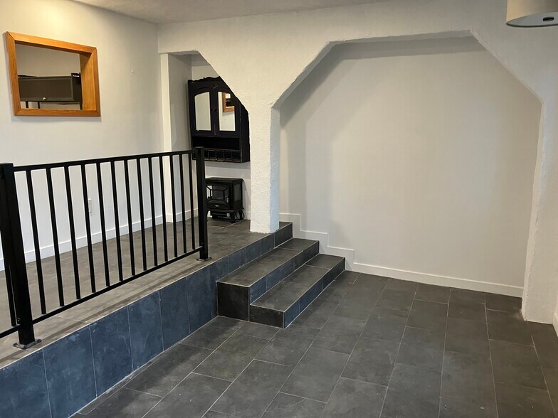 Building Photo - 22933 Portage Circle Dr