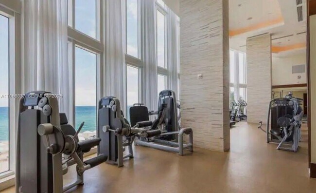 Building Photo - 15811 Collins Ave