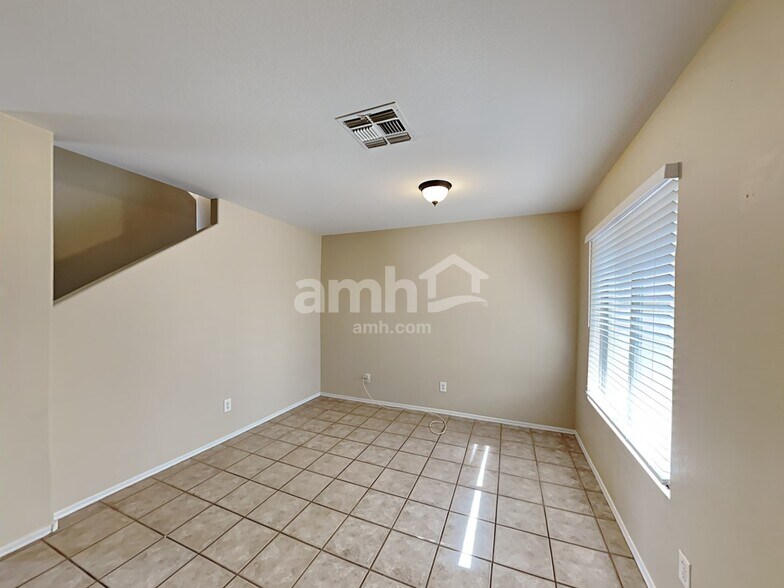 Building Photo - 1102 E Renegade Trl