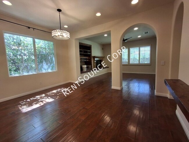 Building Photo - 24310 Las Palmas St