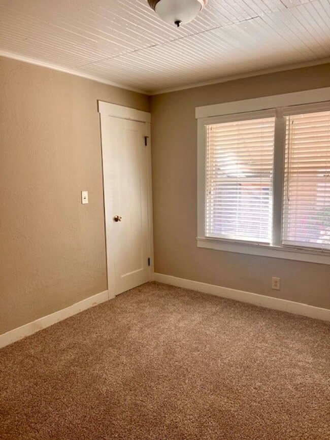 Building Photo - Santa Clara Charm ~ 3BR/1BA on Main Street