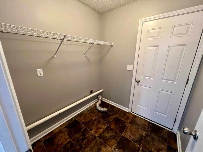 Building Photo - 3 Bed 2 Bath Brick Ranch *Fenced Backyard* in Christiana