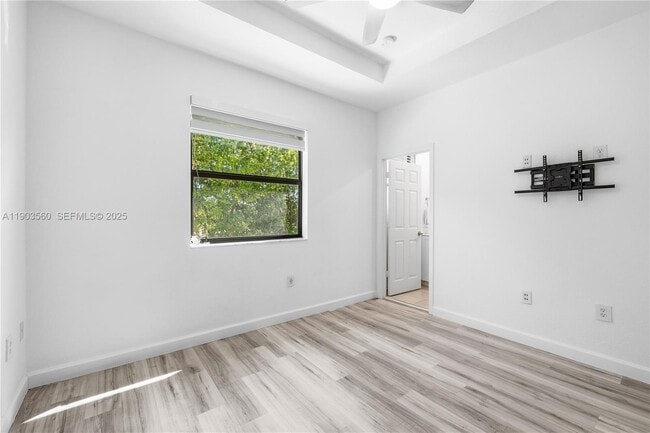 Building Photo - 10537 W 32nd Ln