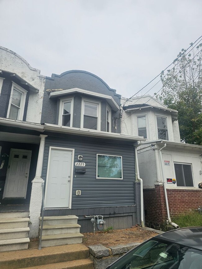 Building Photo - Beautifull renovated 2 bed 1.5 bath!