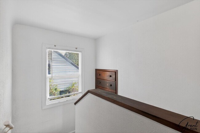 Building Photo - 20259 Oakfield Ave