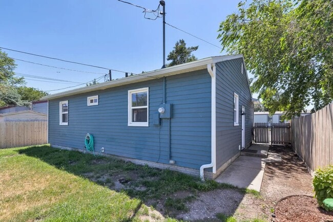 Building Photo - Kensington Avenue