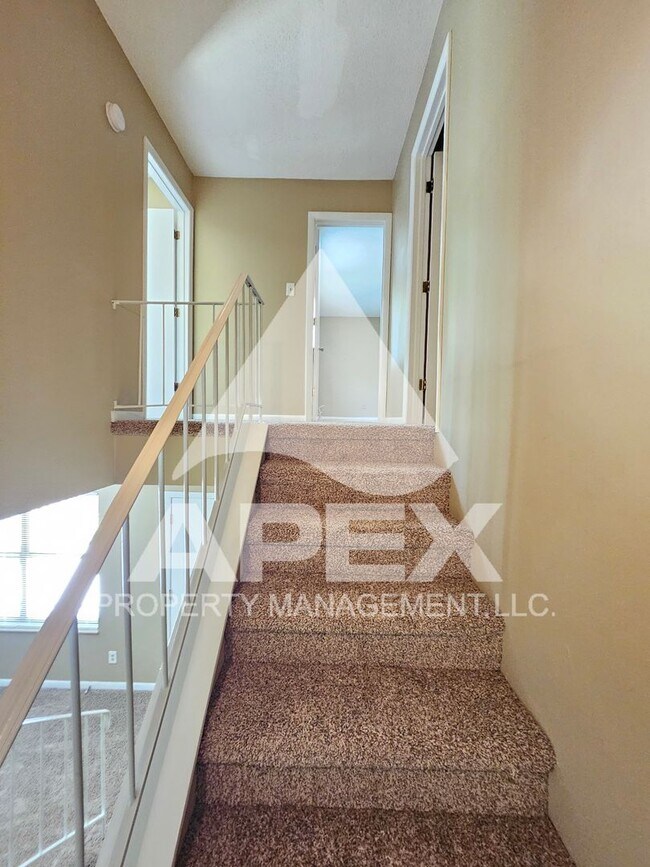 Building Photo - NICE - 2 Bedroom 1.5 Bath Townhouse WEST o...