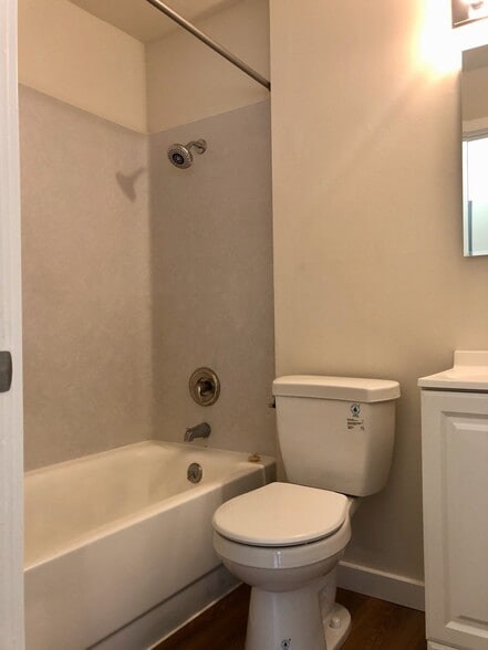 Building Photo - 3604 NE 73rd Pl