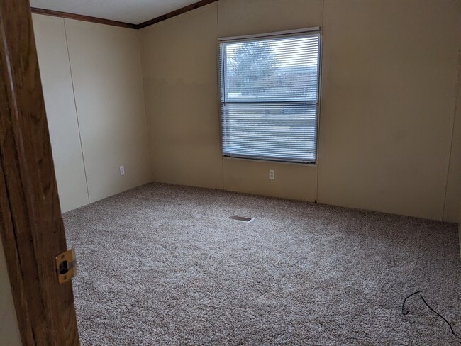 Building Photo - 2611 W Oxberry St