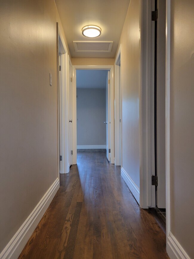 Building Photo - 1107 N Pegram St