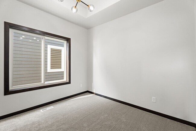 Building Photo - New Townhome For Rent