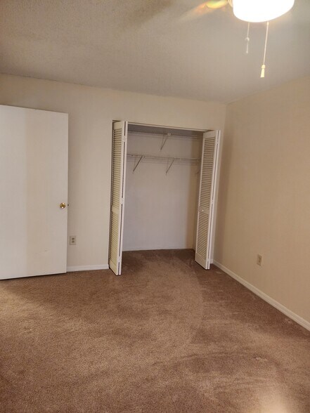 Building Photo - 2495 Twin Dr