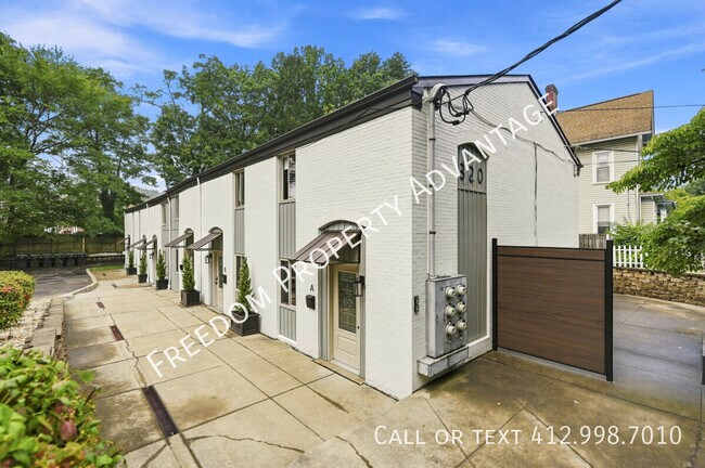 Building Photo - 320 Bank St