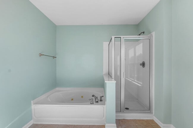 Building Photo - Immaculate 5-bedroom Paradise!