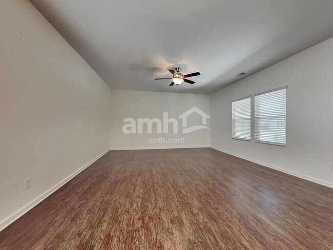 Building Photo - 330 Crabapple Cir