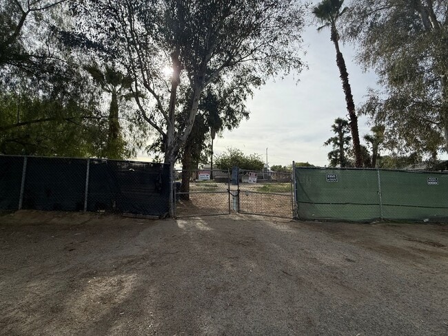 Building Photo - Nice 3 Bedroom home in a huge lot!