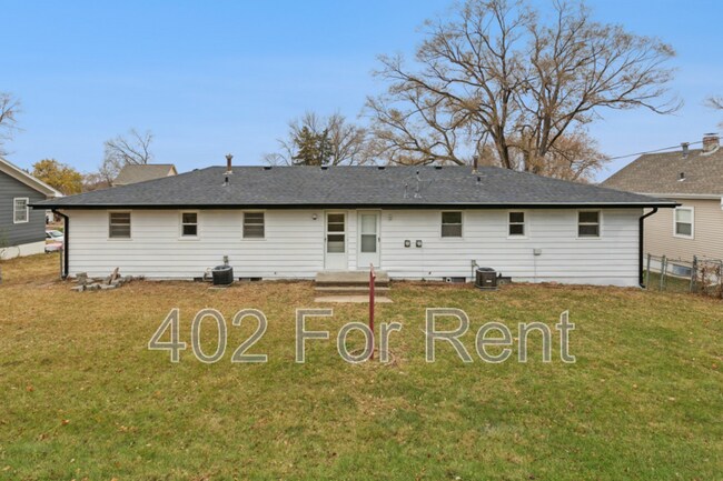 Building Photo - 3823 Saratoga St