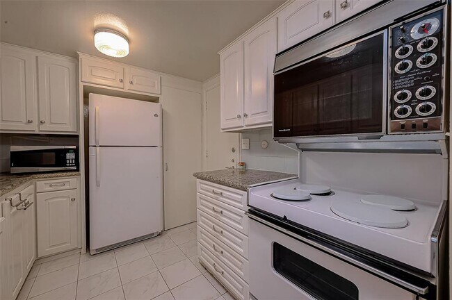 Building Photo - 642 S Ripple Creek Dr
