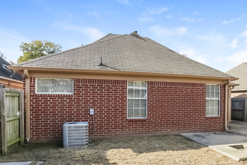 Building Photo - 8238 Regal Bend Dr